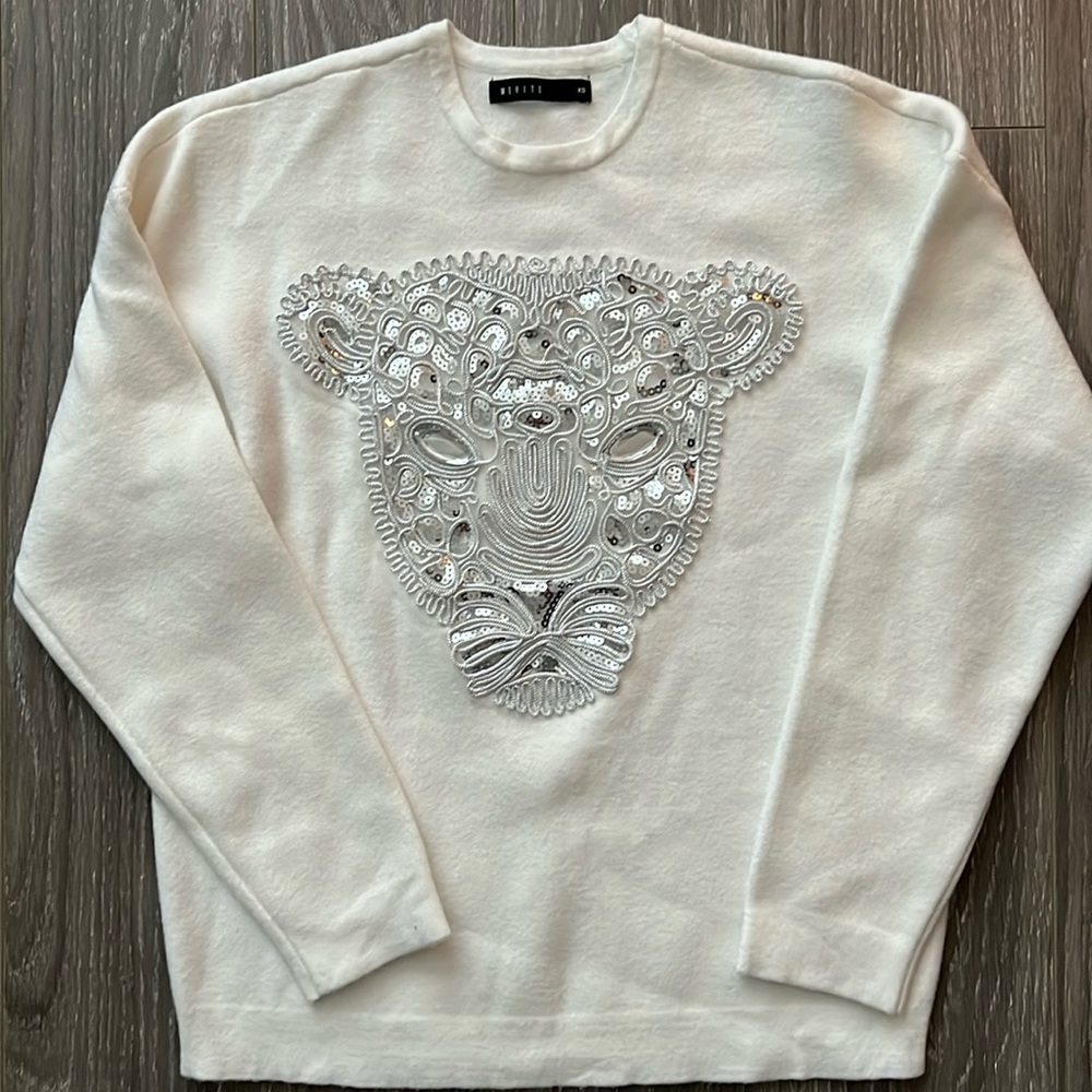 Beautiful sweater with embellishment on the chest. Size XS